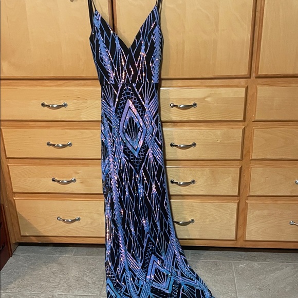 Emerald Sundae Black and Blue Patterned Maxi Dress - Picture 1 of 4